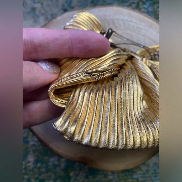 Vintage ribbed gold lame festive holiday spring clip hair barrette bow - Picture 5 of 6